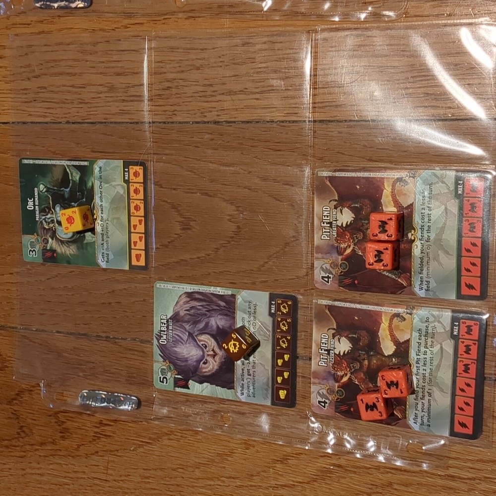 D&D Battle for FaerĂťn Dice Masters - 85 Cards 28 Base Dice 69 Char Dice - Picture 9 of 16
